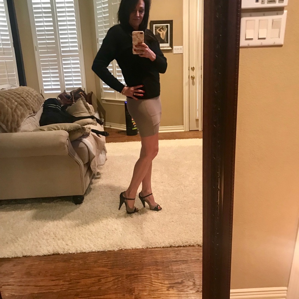 BCBGeneration compression Nude Skirt